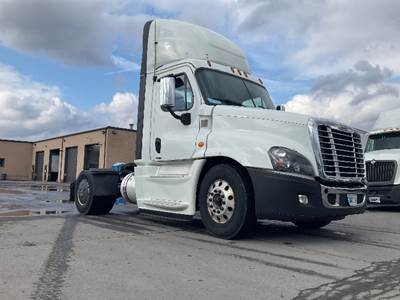Freightliner Cascadia 125 Single Axle Day Cab Truck - 410HP, 12 Speed Automatic