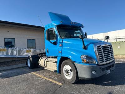 Freightliner Cascadia 125 Single Axle Day Cab Truck - 410HP, 12 Speed Automatic