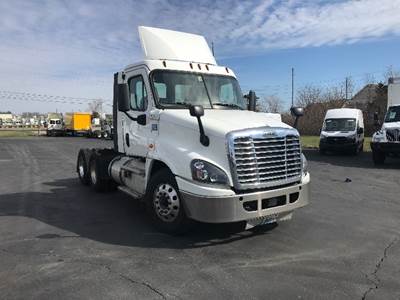 Freightliner Cascadia 125 Day Cab Truck - 450HP, 12 Speed Automatic