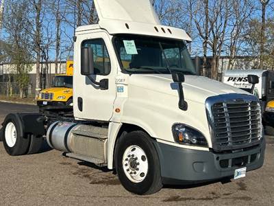 Freightliner Cascadia 125 Single Axle Day Cab Truck - 410HP, 12 Speed Automatic