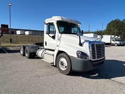 Freightliner Cascadia 125 Day Cab Truck - 435HP, 10 Speed Manual