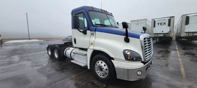 Freightliner Cascadia 125 Day Cab Truck - 450HP, 10 Speed Manual