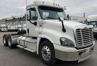 Freightliner Cascadia 125 Day Cab Truck - 505HP, 13 Speed Automatic