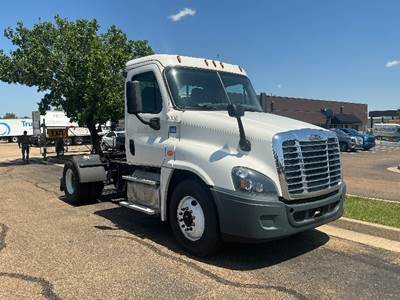 Freightliner Cascadia 125 Single Axle Day Cab Truck - 410HP, 12 Speed Automatic