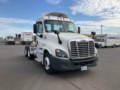 Freightliner Cascadia 125 Day Cab Truck - 435HP, 12 Speed Automatic