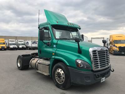 Freightliner Cascadia 125 Single Axle Day Cab Truck - 450HP, 10 Speed Manual