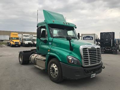 Freightliner Cascadia 125 Single Axle Day Cab Truck - 450HP, 10 Speed Manual