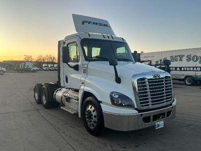 Freightliner Cascadia 125 Day Cab Truck - 450HP, 12 Speed Automatic