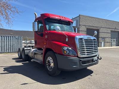 Freightliner Cascadia 125 Day Cab Truck - 450HP, 12 Speed Automatic