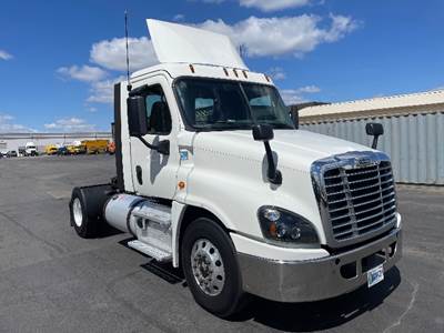 Freightliner Cascadia 125 Single Axle Day Cab Truck - 435HP, 12 Speed Automatic