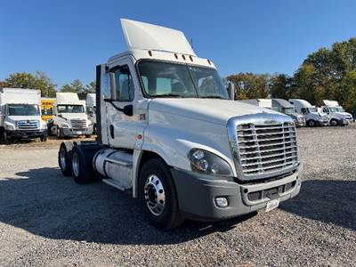 Freightliner Cascadia 125 Day Cab Truck - 435HP, 12 Speed Automatic