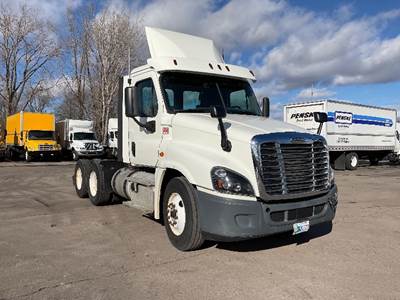 Freightliner Cascadia 125 Day Cab Truck - 435HP, 12 Speed Automatic
