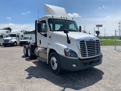 Freightliner Cascadia 125 Day Cab Truck - 450HP, 10 Speed Manual