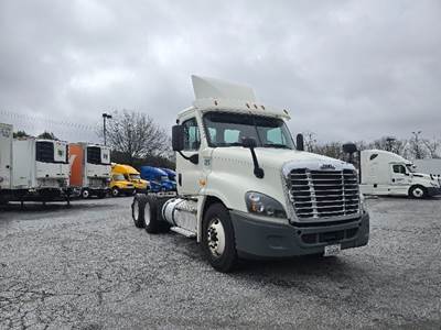 Freightliner Cascadia 125 Day Cab Truck - 435HP, 10 Speed Manual