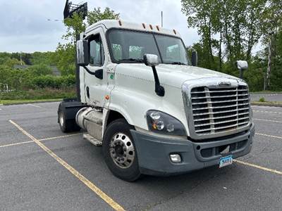 Freightliner Cascadia 125 Single Axle Day Cab Truck - 410HP, 12 Speed Automatic