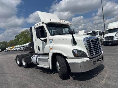 Freightliner Cascadia 125 Day Cab Truck - 455HP, 12 Speed Automatic