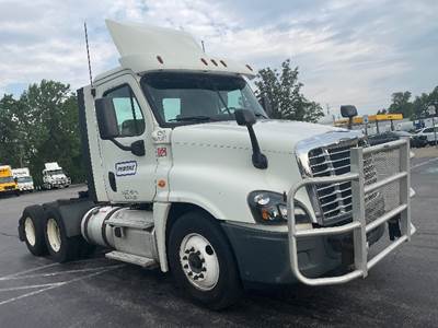 Freightliner Cascadia 125 Day Cab Truck - 435HP, 12 Speed Automatic