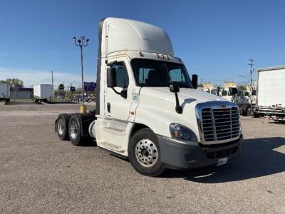 Freightliner Cascadia 125 Day Cab Truck - 455HP, 12 Speed Automatic