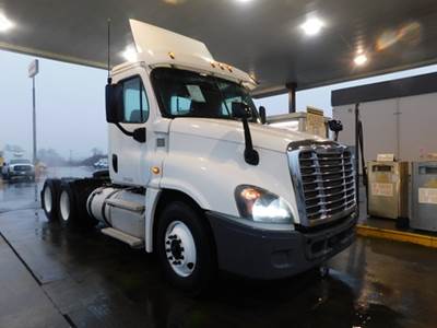 Freightliner Cascadia 125 Day Cab Truck - 435HP, 12 Speed Automatic