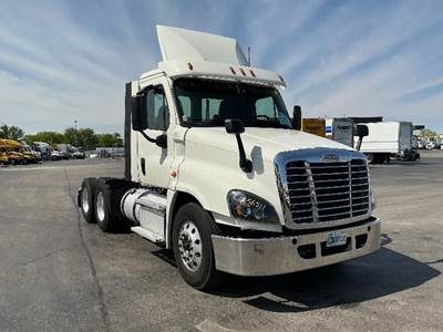 Freightliner Cascadia 125 Day Cab Truck - 455HP, 12 Speed Automatic