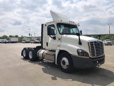 Freightliner Cascadia 125 Day Cab Truck - Cummins 450HP, 10 Speed Automatic