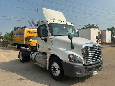 Freightliner Cascadia 125 Single Axle Day Cab Truck - 410HP, 12 Speed Automatic