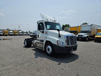 Freightliner Cascadia 125 Single Axle Day Cab Truck - 410HP, 10 Speed Manual