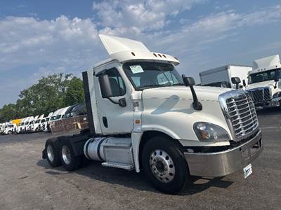 Freightliner Cascadia 125 Day Cab Truck - 455HP, 12 Speed Automatic