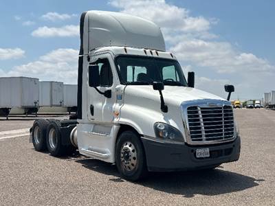 Freightliner Cascadia 125 Day Cab Truck - 455HP, 12 Speed Automatic