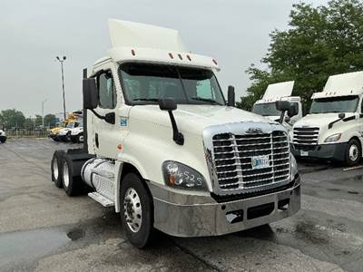 Freightliner Cascadia 125 Day Cab Truck - 455HP, 12 Speed Automatic