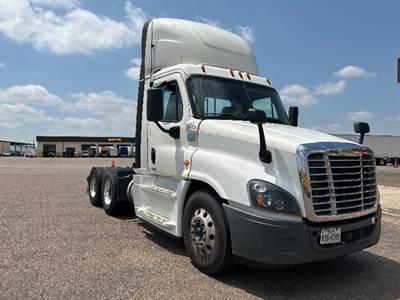 Freightliner Cascadia 125 Day Cab Truck - 455HP, 12 Speed Automatic