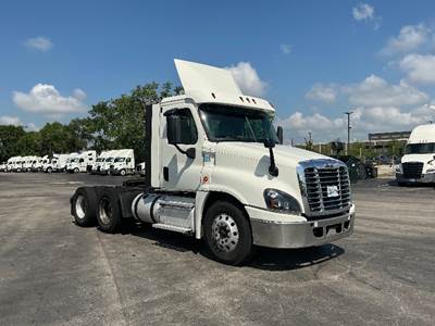 Freightliner Cascadia 125 Day Cab Truck - 455HP, 12 Speed Automatic