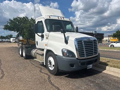 Freightliner Cascadia 125 Day Cab Truck - 435HP, 10 Speed Automatic