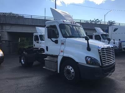 Freightliner Cascadia 125 Single Axle Day Cab Truck - 410HP, 12 Speed Automatic
