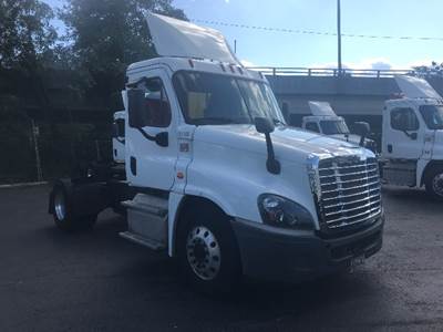 Freightliner Cascadia 125 Single Axle Day Cab Truck - 410HP, 12 Speed Automatic