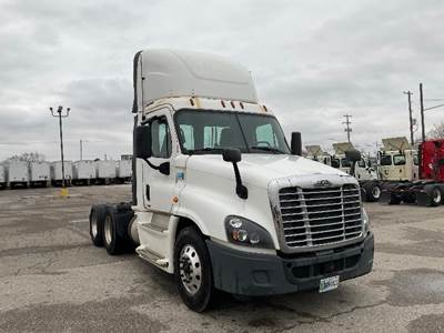 Freightliner Cascadia 125 Day Cab Truck - 455HP, 12 Speed Automatic