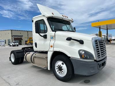 Freightliner Cascadia 125 Single Axle Day Cab Truck - 410HP, 12 Speed Automatic