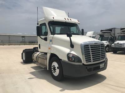 Freightliner Cascadia 125 Single Axle Day Cab Truck - 410HP, 12 Speed Automatic