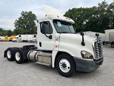 Freightliner Cascadia 125 Day Cab Truck - 435HP, 10 Speed Manual
