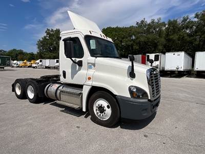 Freightliner Cascadia 125 Day Cab Truck - 435HP, 10 Speed Automatic