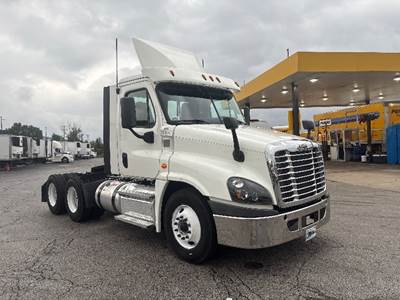 Freightliner Cascadia 125 Day Cab Truck - 435HP, 12 Speed Automatic