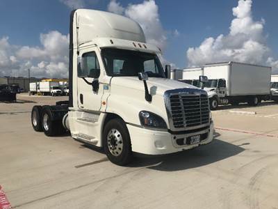 Freightliner Cascadia 125 Day Cab Truck - 455HP, 10 Speed Automatic