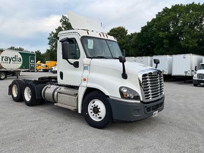 Freightliner Cascadia 125 Day Cab Truck - 435HP, 10 Speed Manual