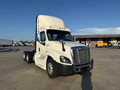Freightliner Cascadia 125 Day Cab Truck - 455HP, 10 Speed Automatic