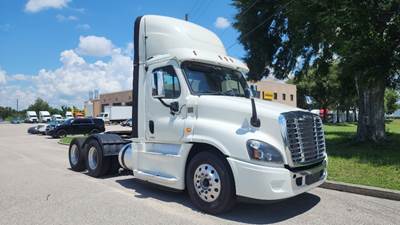Freightliner Cascadia 125 Day Cab Truck - 455HP, 10 Speed Automatic