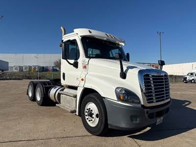 Freightliner Cascadia 125 Day Cab Truck - 435HP, 10 Speed Manual