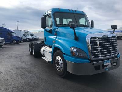 Freightliner Cascadia 125 Day Cab Truck - 470HP, 10 Speed Manual