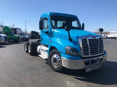 Freightliner Cascadia 125 Day Cab Truck - 470HP, 10 Speed Manual