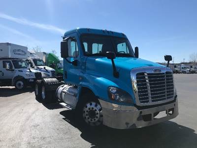 Freightliner Cascadia 125 Day Cab Truck - 470HP, 10 Speed Manual