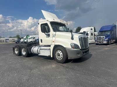 Freightliner Cascadia 125 Day Cab Truck - 435HP, 10 Speed Manual
